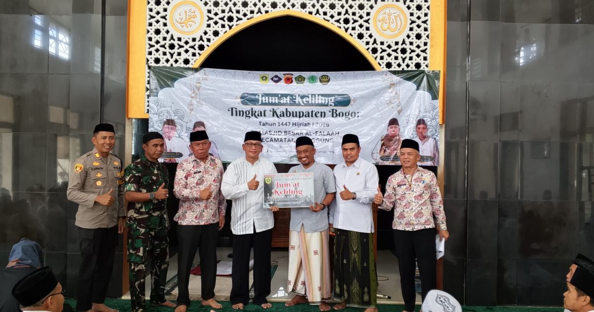 Pemkab Bogor menyalurkan hibah Rp100 juta untuk Masjid Al Fallah Curugbitung, Nanggung, melalui program Jum’at Keliling guna mendukung pengembangan kegiatan keagamaan.