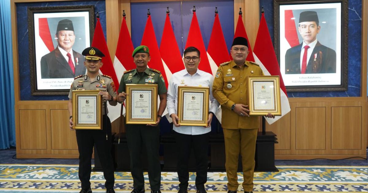 Rudy Susmanto Terima Brevet Kehormatan Paspampres, Pengabdian Bupati Bogor Diakui Negara