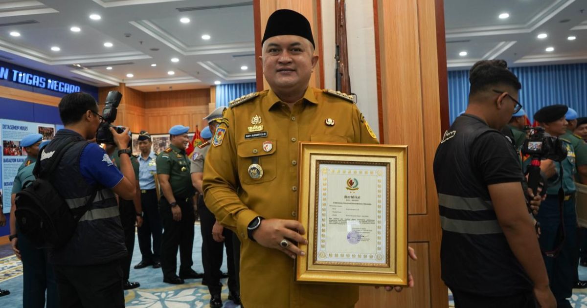 Rudy Susmanto Terima Brevet Kehormatan Paspampres “Setia Waspada”, Bukti Dedikasi Bupati Bogor untuk Negara