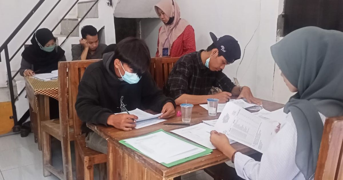 Kegiatan belajar PKBM Nurul Falah Bogor dengan sistem pembelajaran fleksibel dan daring.