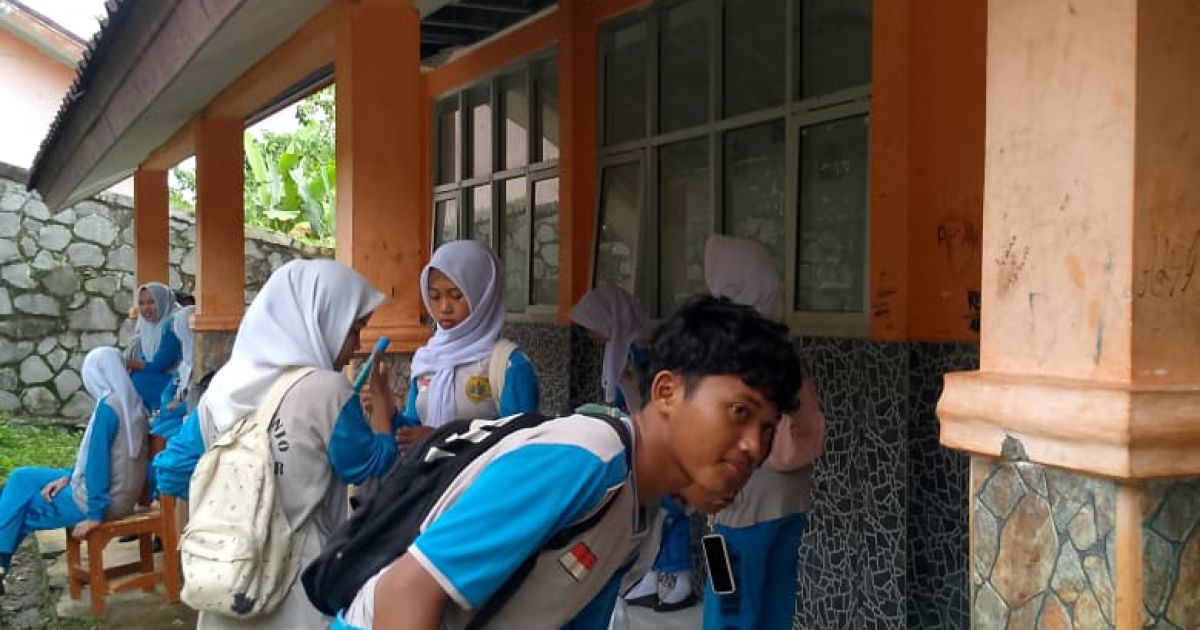 SMPN 3 Tenjo Tanamkan Karakter Peduli Lingkungan Lewat Program Jumsih