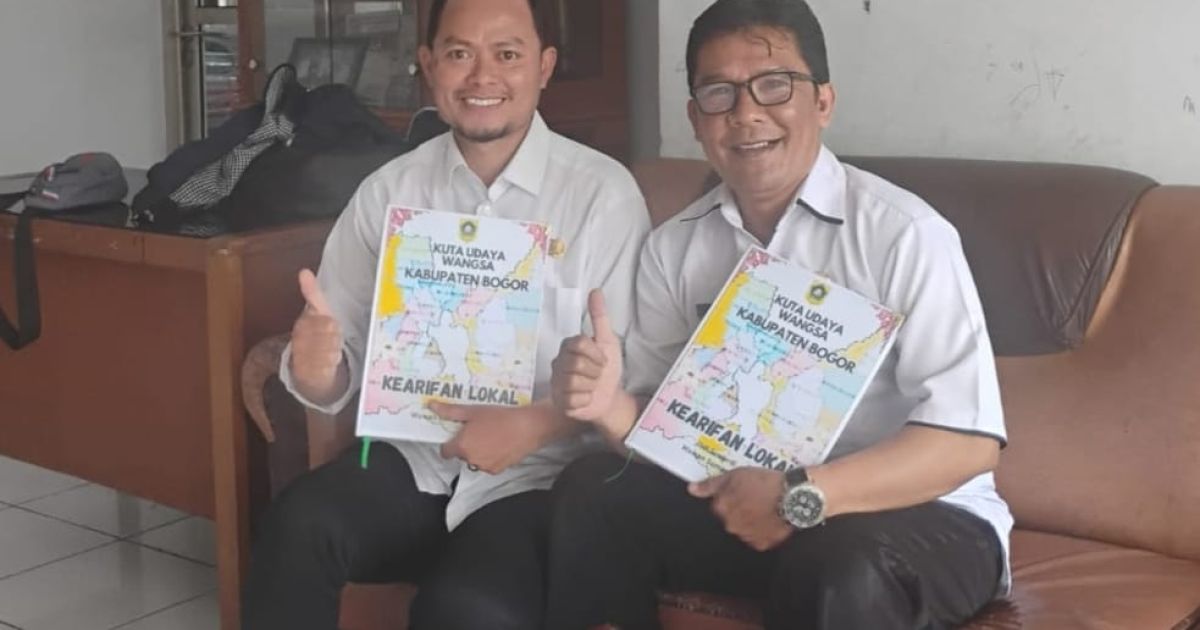 Ketua K3S Cisarua dan Kepala SDN Kopo 03 Terbitkan Buku Kearifan Lokal Kabupaten Bogor