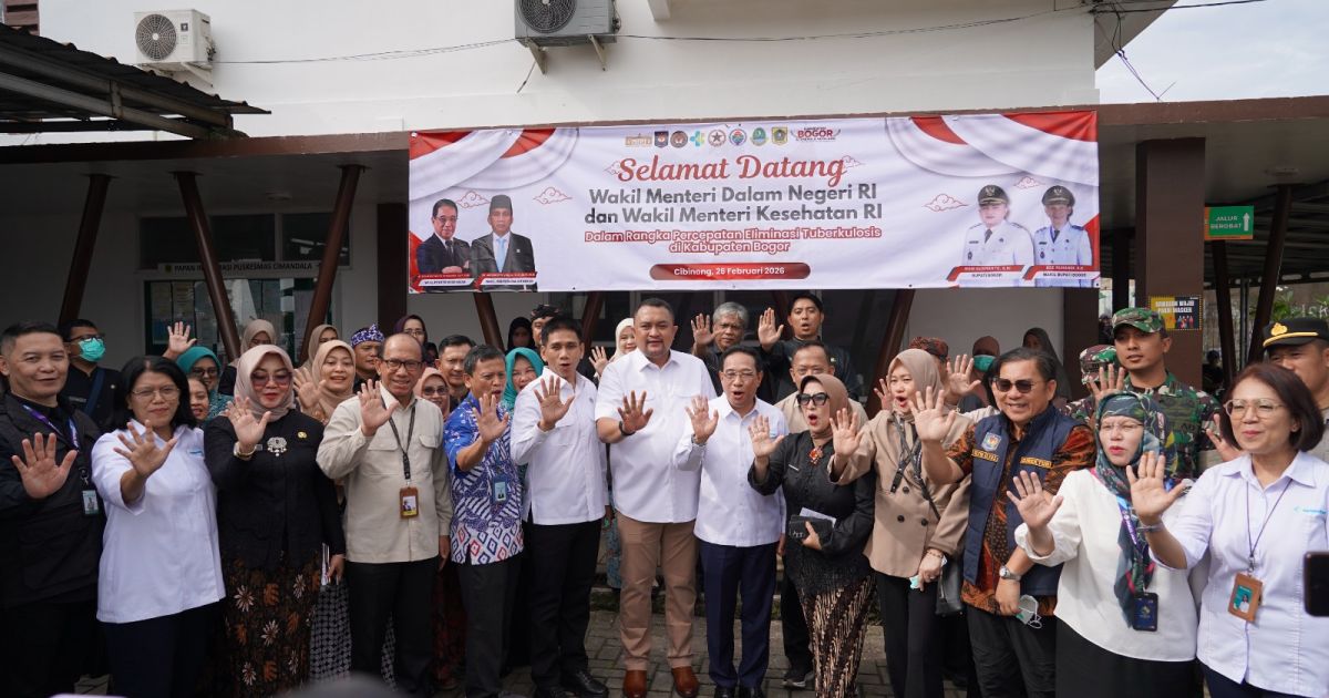 Bupati Bogor Rudy Susmanto menegaskan percepatan penanganan TBC melalui kolaborasi dengan Kemendagri dan Kemenkes saat kunjungan di Puskesmas Cimandala Sukaraja