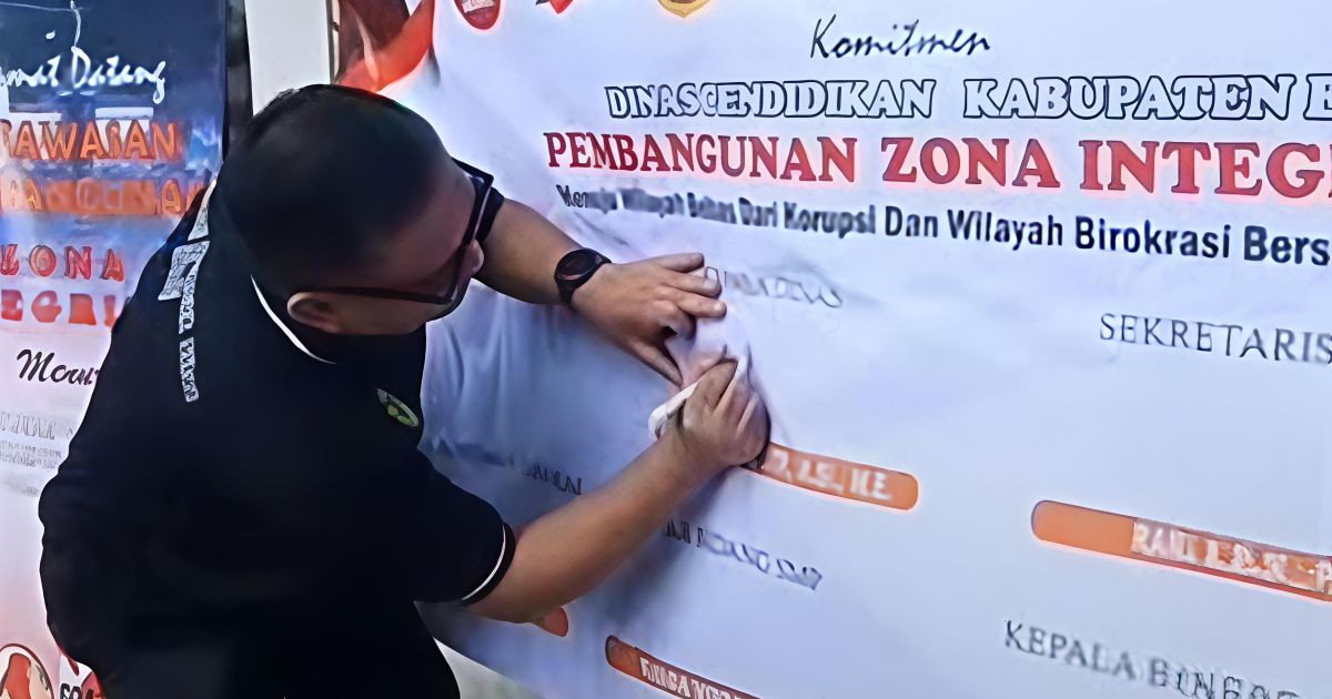 Dinas Pendidikan Kabupaten Bogor mendeklarasikan komitmen pembangunan Zona Integritas untuk memperkuat layanan publik yang humanis, transparan, dan akuntabel sesuai Reformasi BerAKHLAK