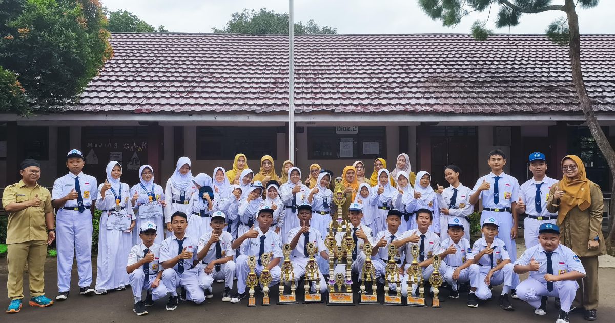 SMPN 4 Cileungsi Cetak 14 Pembina KMD, Sabet Juara Umum DENSA 2026