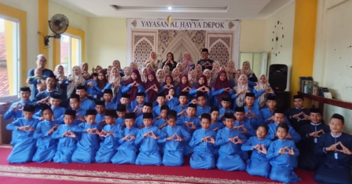 Qonita Luthfiyah Santuni Anak Yatim di Al-Hayya, Sebut sebagai “Rumah Kedua”