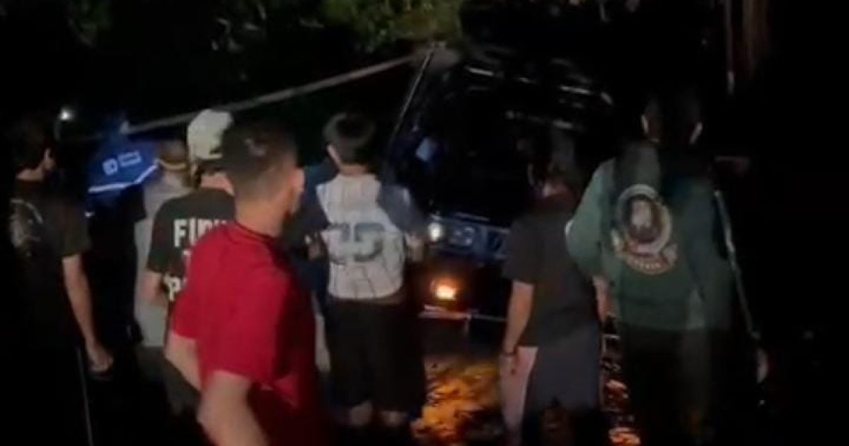 Mobil Losbak Terperosok di Jalan Rusak Cibeber–Malasari, Warga: Sudah 13 Kali Kejadian