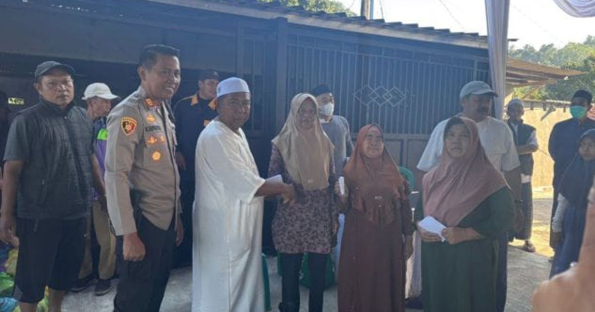Polsek Nanggung Amankan Pembagian 1.700 Paket Sembako di Bantarkaret