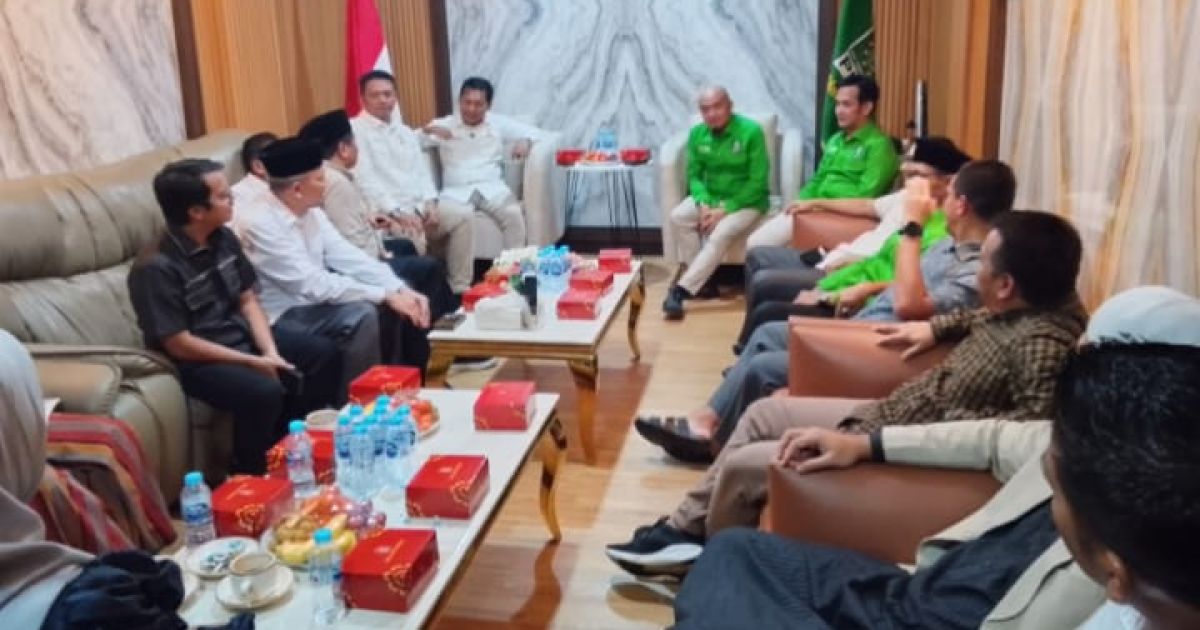 Silaturahmi Politik Berujung Kritik: Banpol Depok Dinilai Tak Masuk Akal