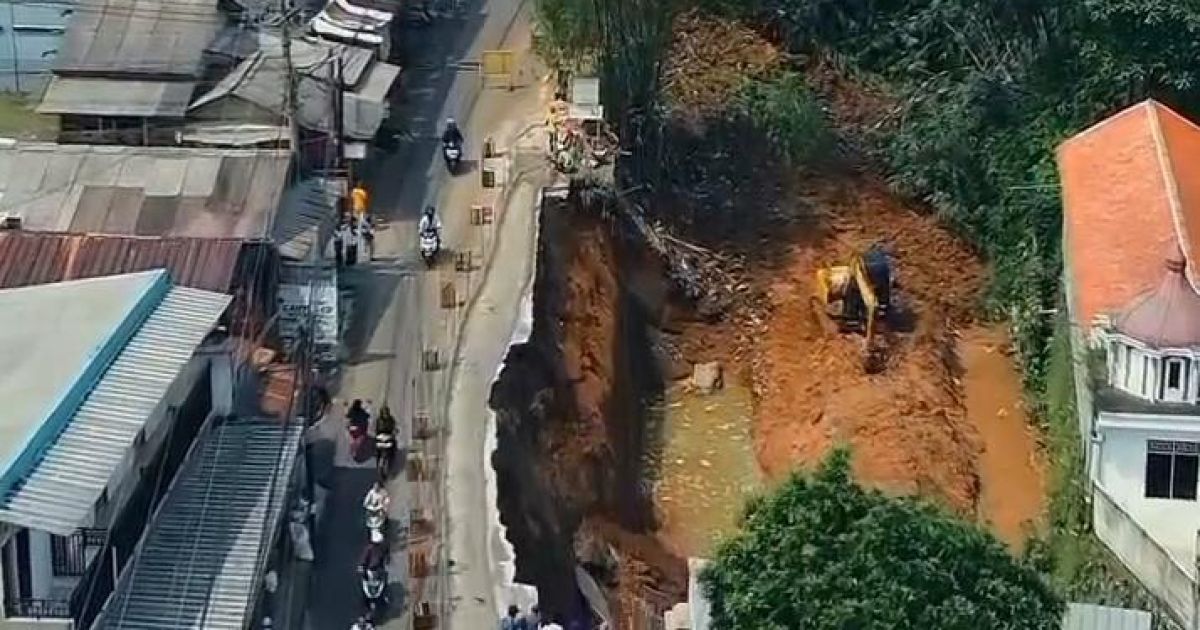 Jalan Cikampak–Bojong Rangkas Longsor, Akses Warga Terputus dan Kian Membahayakan