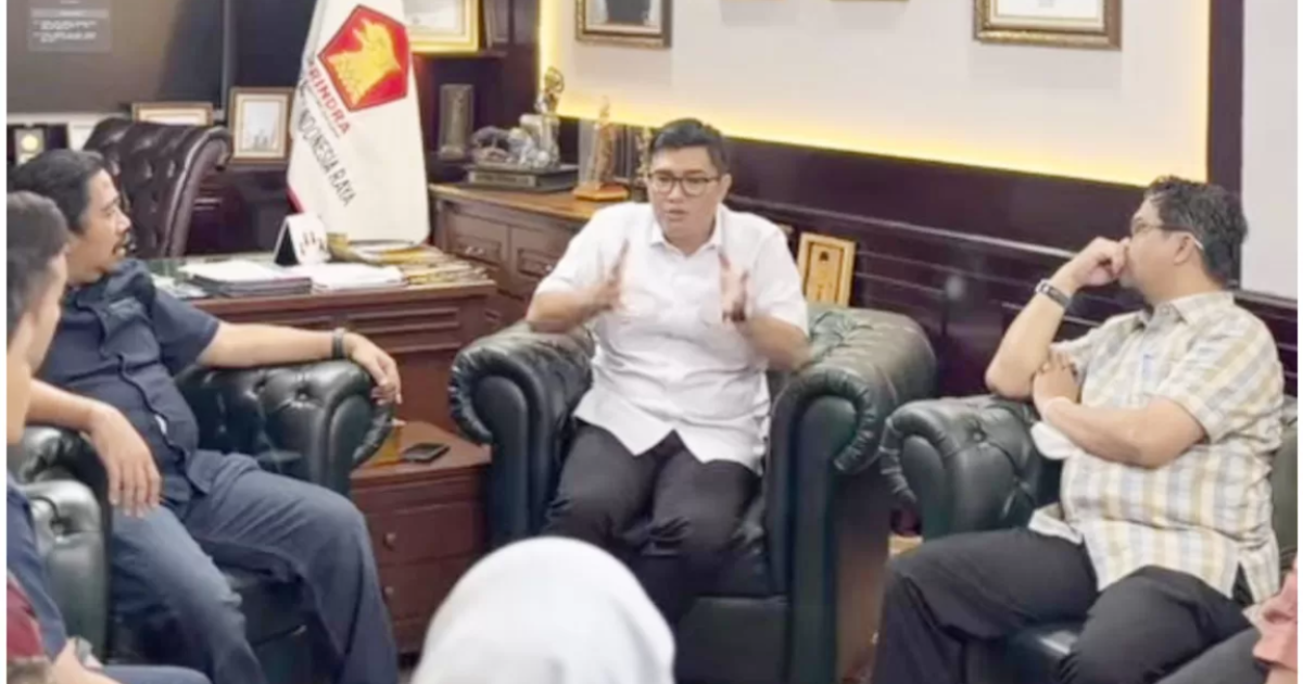 Ketua DPRD Kabupaten Bogor Sastra Winara menerima kunjungan DPRD Banjarmasin untuk memperkuat sinergi, bertukar pengalaman, dan meningkatkan kinerja legislatif daerah.