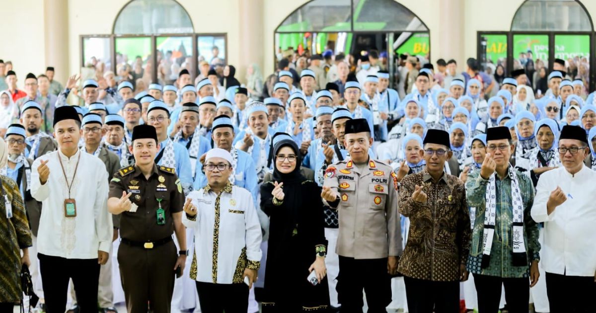 Bupati Pesawaran Lepas 127 Jamaah Calon Haji 2026, Suasana Haru Warnai Pelepasan di Islamic Center