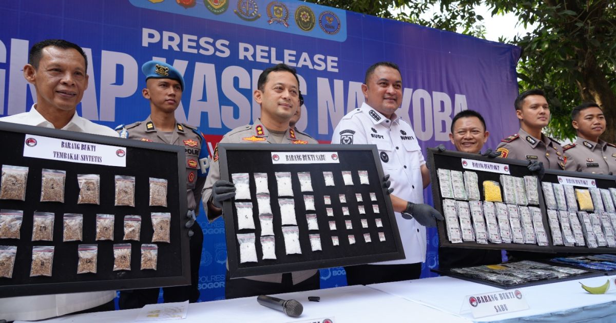 Bupati Bogor Rudy Susmanto menegaskan perang terhadap narkoba bersama Polres Bogor dan Forkopimda. ASN pengguna narkotika terancam sanksi tegas. (Foto/hms)