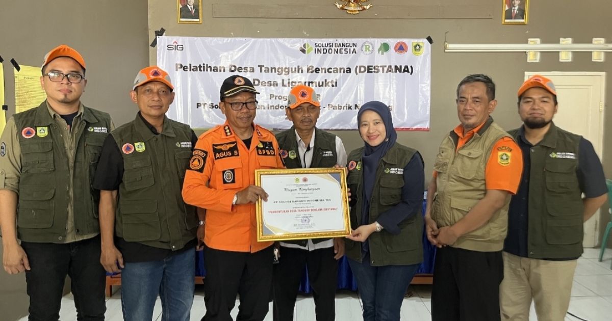 BPBD Kabupaten Bogor memberikan penghargaan kepada Solusi Bangun Indonesia sebagai mitra pelopor inisiasi pembentukan DESTANA. Selain pembekalan materi, para peserta juga mengikuti praktik penanganan keadaan darurat hingga simulasi mitigasi bencana..