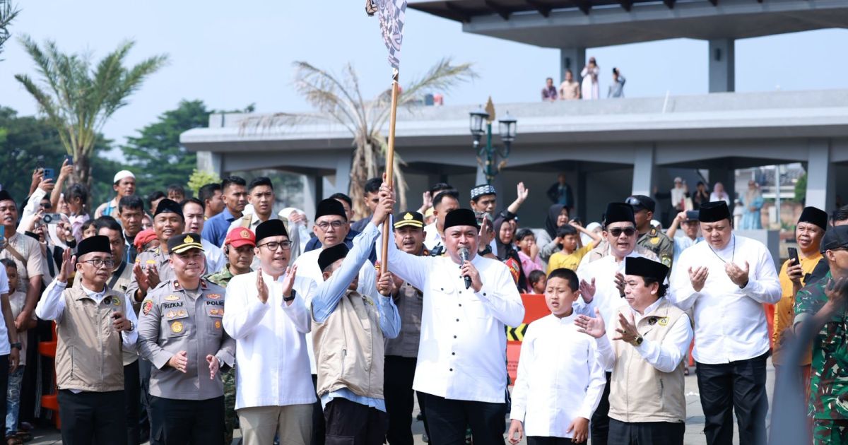 Bupati Bogor Rudy Susmanto Lepas Jamaah Haji Kloter 21 dari Masjid Raya Nurul Wathon