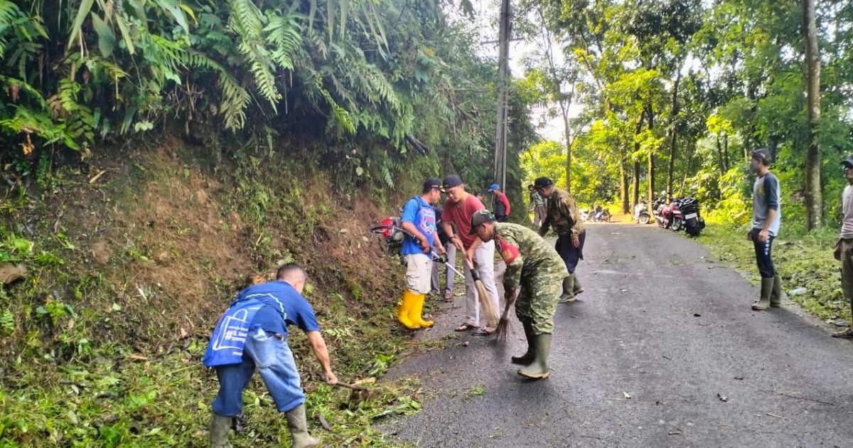Sambut HJB ke-544, Warga Curugbitung Bersihkan Jalur Menuju Malasari