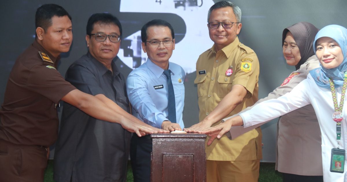 Pemkab Bogor resmi menghadirkan pelayanan publik 100 jam nonstop di MPP DPMPTSP dalam rangka HJB ke-544. Warga kini bisa mengurus administrasi dan perizinan selama 24 jam penuh hingga 22 Mei 2026.