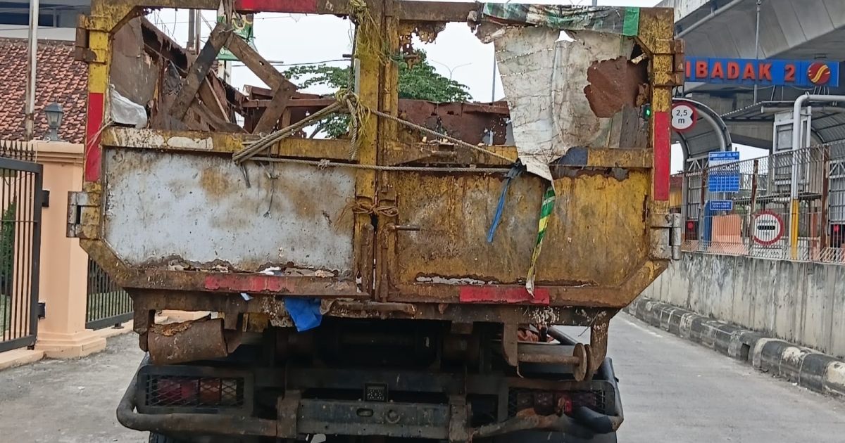 Truk Sampah DLH Kota Bogor TA 2024 Berkarat dan Parkir di Badan Jalan, Kondisinya Jadi Sorotan