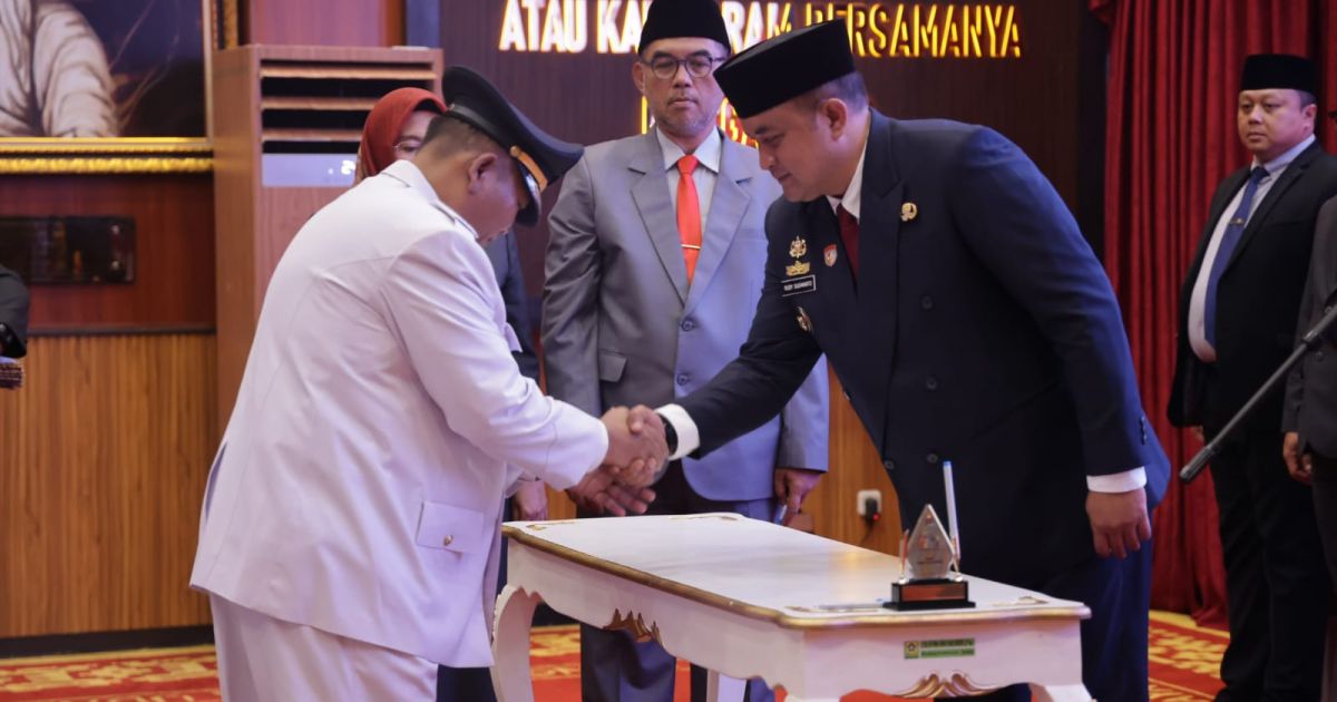 Bupati Bogor Rudy Susmanto melantik 32 pejabat Administrator, Pengawas, Fungsional, dan Pengawas Sekolah Ahli Utama untuk memperkuat tata kelola pemerintahan dan pelayanan publik.