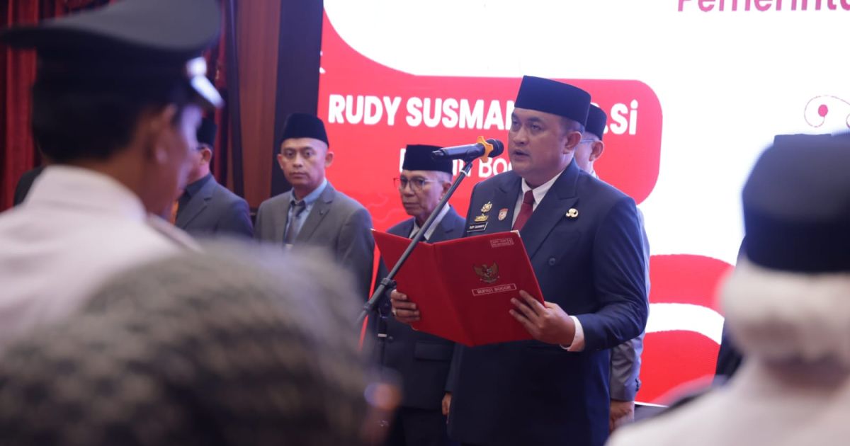 Rudy Susmanto Ambil Sumpah 32 Pejabat di Pendopo Bupati Bogor