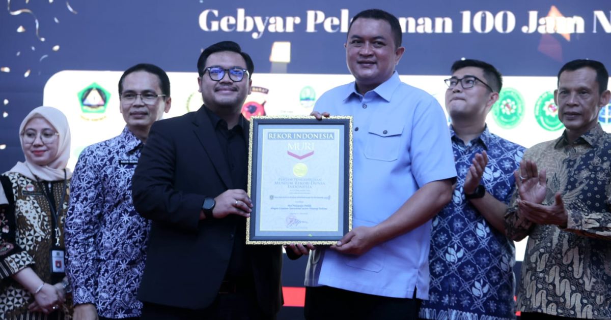 Pemkab Bogor meraih rekor MURI melalui Gebyar Pelayanan Publik Nonstop 100 Jam di Mall Pelayanan Publik. Sebanyak 6.210 layanan diberikan kepada masyarakat selama empat hari.
