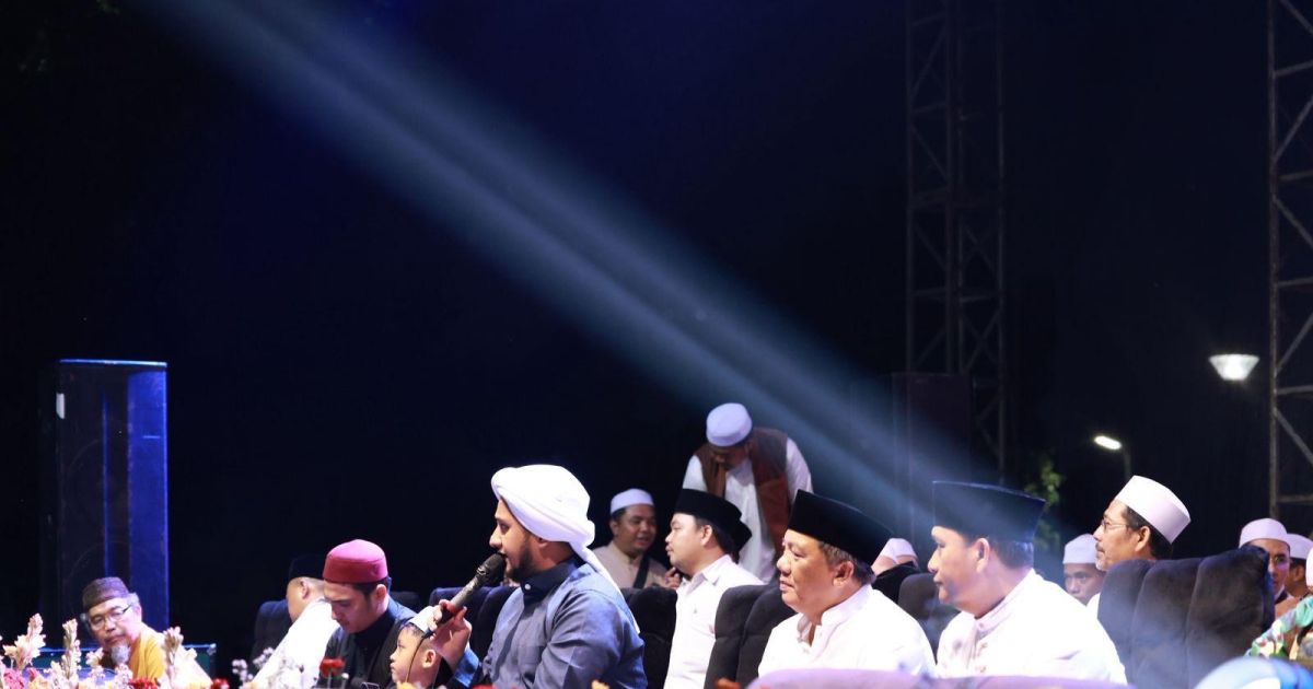 Ribuan Jamaah Padati Tabligh Akbar HJB ke-544 di Alun-Alun Cimekar