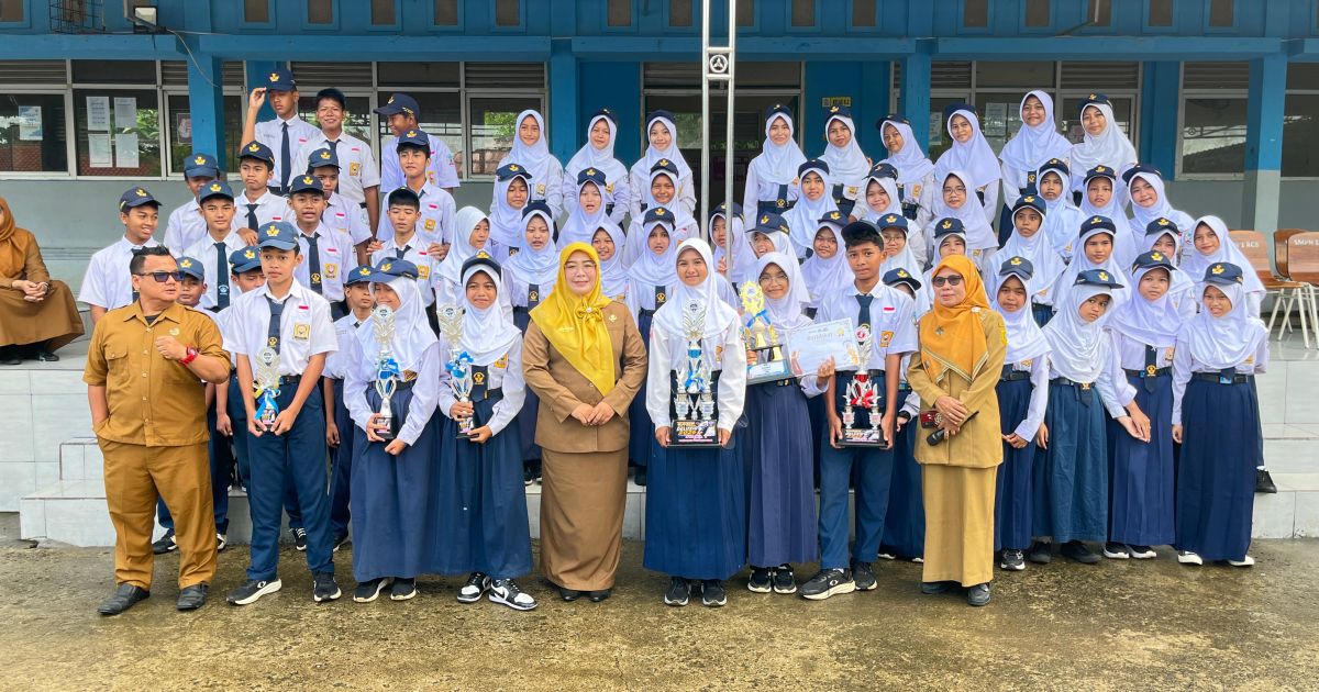 SMPN 1 Rancabungur Kabupaten Bogor meraih sejumlah prestasi membanggakan di Kejuaraan Handball Deluxio 2026 dan Lomba Tari Kreasi Nusantara tingkat pelajar.