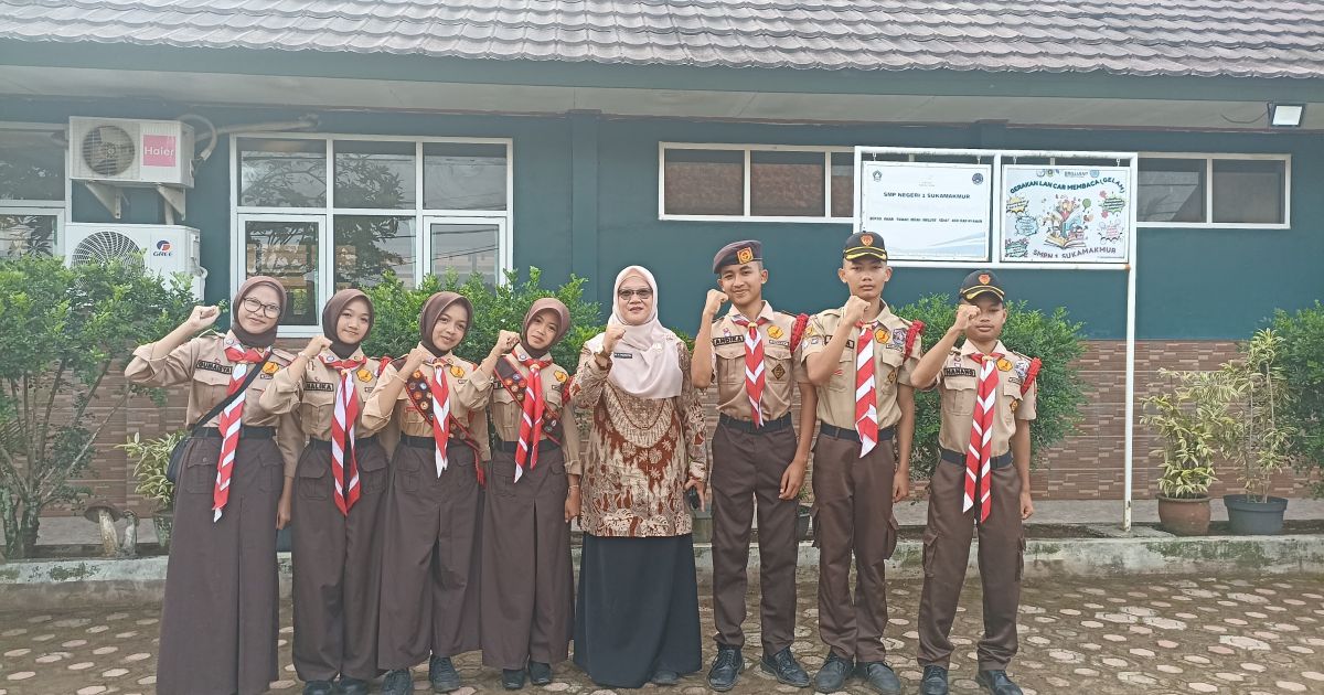 Tujuh siswa terbaik SMP Negeri 1 Sukamakmur resmi menyandang predikat Pramuka Garuda, tingkatan tertinggi dalam golongan Pramuka Penggalang. padakegiatan Pramuka Garuda yang berlangsung pada 8–9 Mei 2026 di Bukit Perkemahan Cimandala, Kecamatan Sukaraja, Kabupaten Bogor.