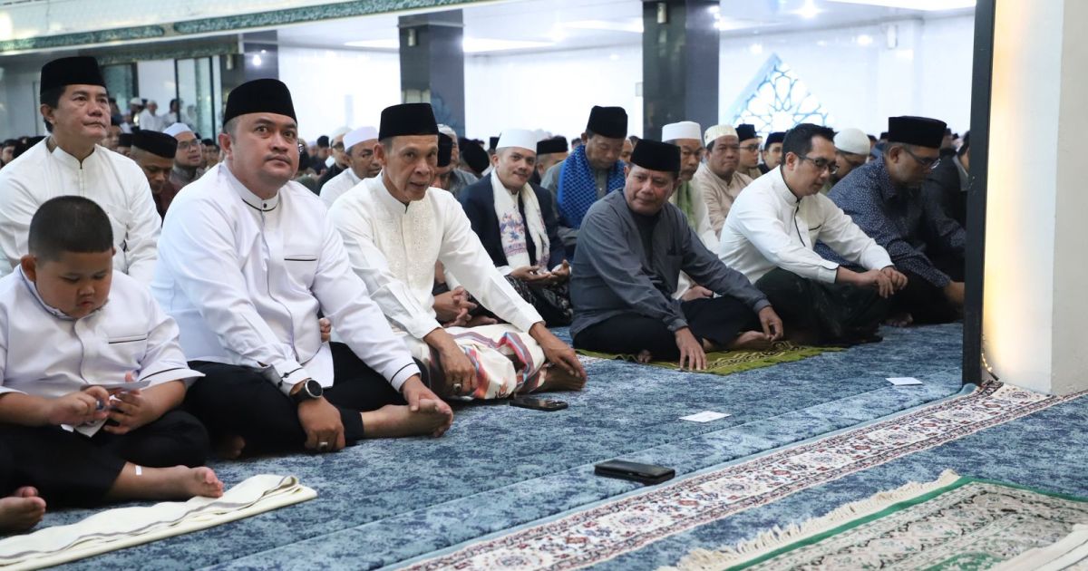 Bupati Bogor Rudy Susmanto Shalat Idul Adha Bersama Warga di Masjid Baitul Faidzin