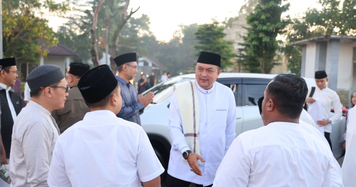 Bupati Bogor Rudy Susmanto melaksanakan Shalat Idul Adha 1447 Hijriah bersama masyarakat di Masjid Baitul Faidzin dan mengajak warga memperkuat solidaritas sosial.