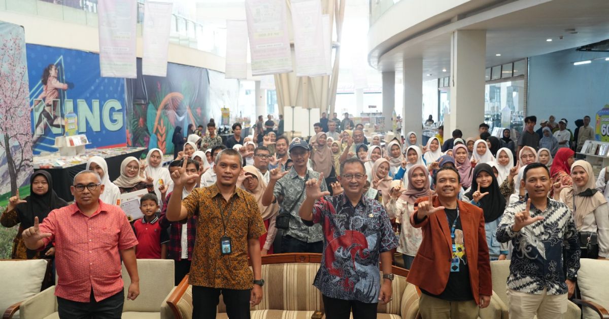 Pemkab Bogor menggelar Out of The Boox – Gudang Buku Keliling Bogor 2026 di Vivo Mall Sukaraja untuk memperkuat budaya literasi dan meningkatkan minat baca masyarakat.