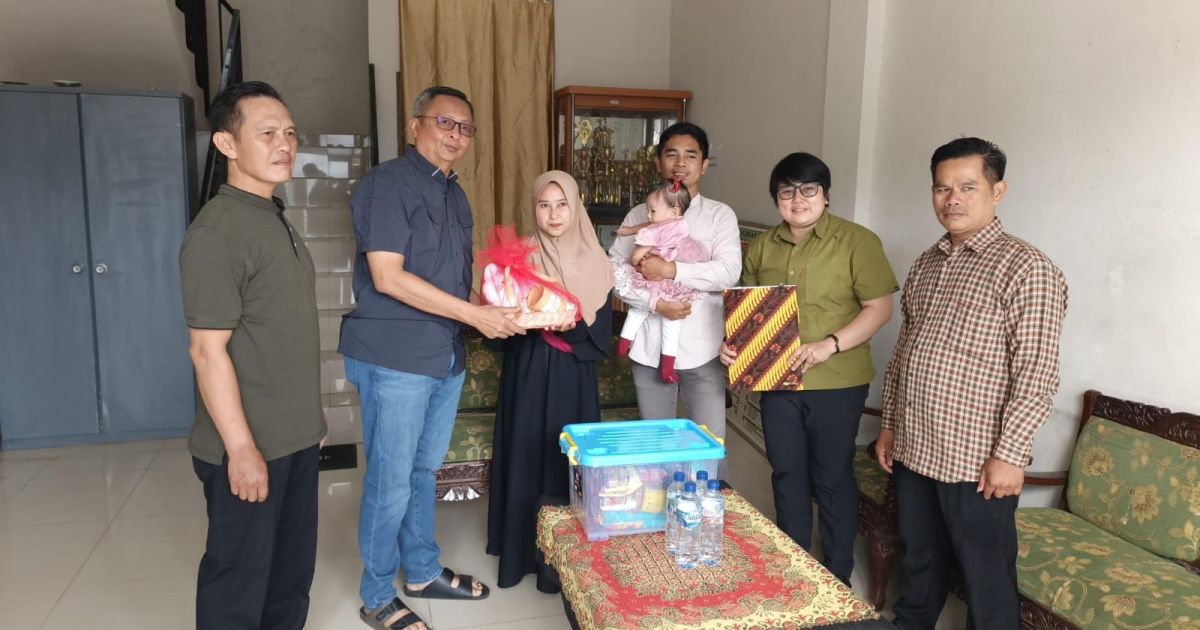 Kado Istimewa HJB ke-544, Balita di Nanggung Terima Hadiah Ulang Tahun dari Disdukcapil Kabupaten Bogor