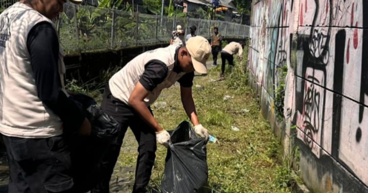 Tim Maung Panmas Bersihkan Jalur Barat, Angkut Tiga Gerobak Sampah Liar