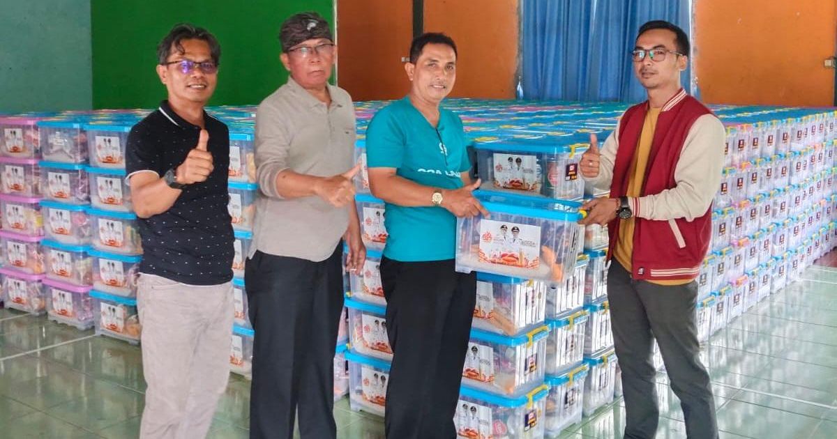 PT Antam Tbk UBPE Pongkor menyalurkan 1.000 paket sembako kepada warga Desa Malasari dalam rangka Hari Jadi Bogor ke-544. Program ini menjadi bentuk sinergi dengan Pemkab Bogor serta komitmen perusahaan terhadap kesejahteraan masyarakat dan pembangunan berkelanjutan.