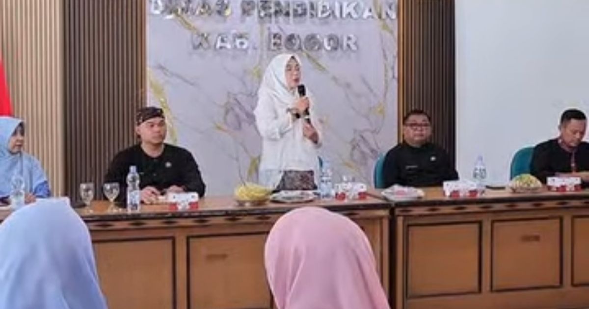Kepala Badan Kepegawaian dan Pengembangan Sumber Daya Manusia (BKPSDM) Kabupaten Bogor, Yunita Mustika Putri, S.H.M.Hum, bersama jajaran menghadiri undangan Dinas Pendidikan Kabupaten Bogor dalam kegiatan pembinaan penguatan integritas bagi para pendidik dan tenaga kependidikan.