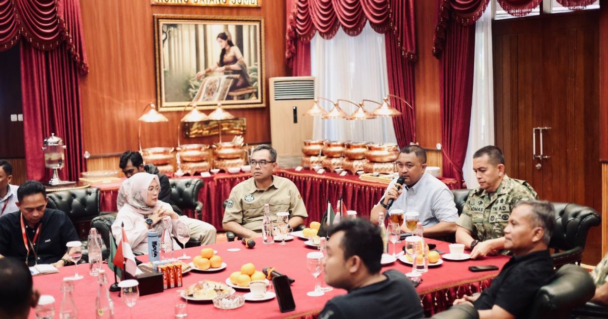 Pemkab Bogor menyiapkan koridor strategis sepanjang 8 kilometer yang mengintegrasikan pembangunan jalan, flyover, ketahanan pangan, greenhouse modern, dan pengembangan ekonomi lokal sebagai model pembangunan masa depan Kabupaten Bogor.