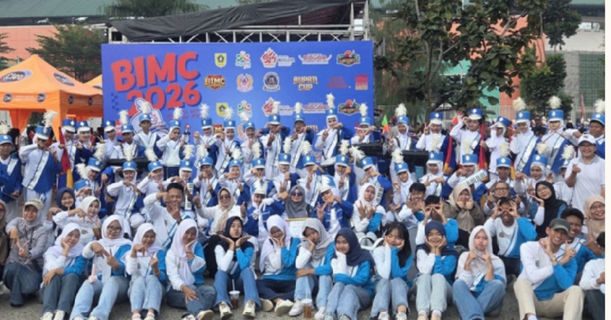 Tim Drum Band Netrasvara SMPN 1 Tajurhalang meraih 8 penghargaan pada Bogor Istimewa Marching Competition (BIMC) 2026 di Gelora Pakansari, Kabupaten Bogor.