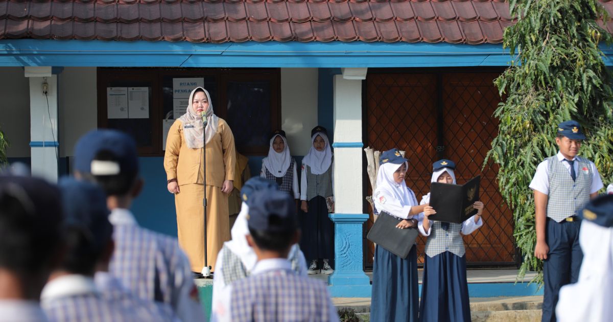 Rudy Susmanto Kerahkan Kepala OPD Jadi Pembina Upacara di 21 SMP, Perkuat Pendidikan Karakter