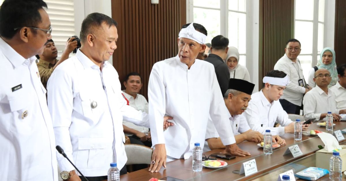 Pemkab Bogor memperkuat komitmen perlindungan pekerja rentan melalui perluasan kepesertaan BPJS Ketenagakerjaan. Jaro Ade menegaskan pentingnya jaminan sosial bagi kesejahteraan masyarakat.