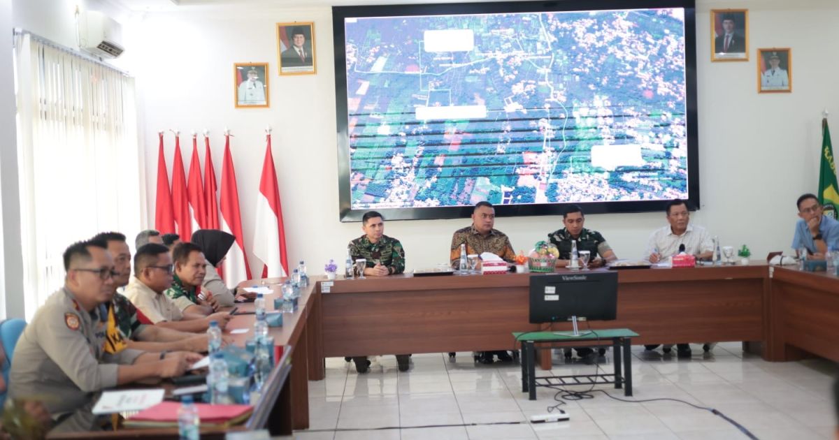 Bupati Bogor Rudy Susmanto mempercepat normalisasi sungai dan saluran irigasi di Kemang, Ciseeng, Parung, dan Rancabungur sebagai langkah strategis mengatasi banjir di wilayah utara Kabupaten Bogor.