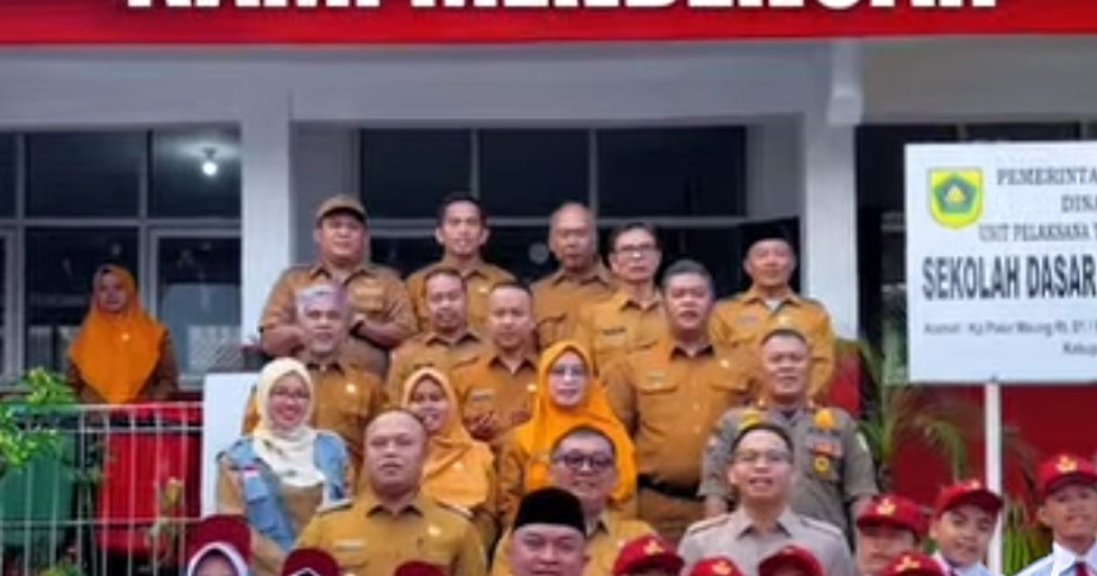 Bupati Bogor Rudy Susmanto memastikan Program Makan Bergizi Gratis dan perbaikan infrastruktur pendidikan berjalan optimal melalui program Kami Mendengar yang melibatkan seluruh OPD turun langsung ke sekolah.