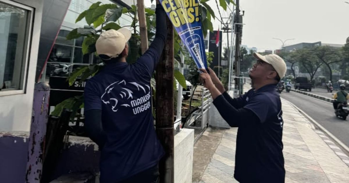 Tim Maung Depok Sisir Spanduk Liar dan Reklame Kedaluwarsa di Jalan Protokol