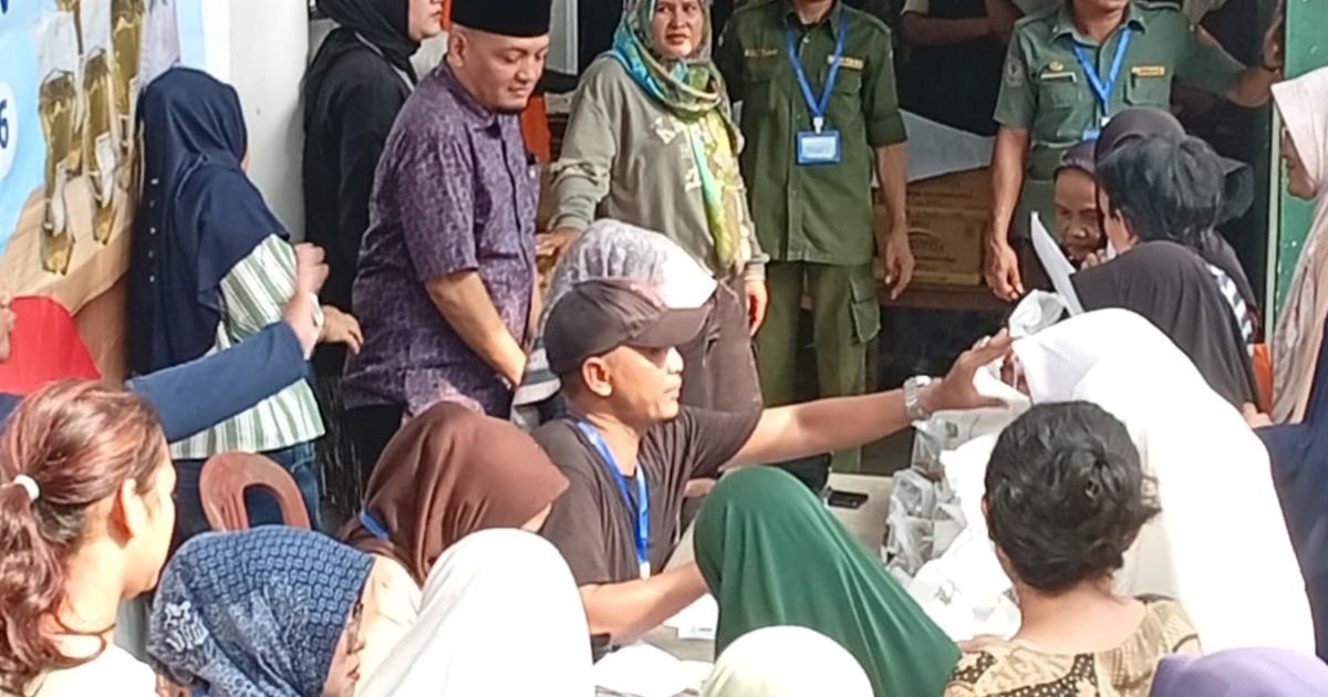 Pemerintah Desa Tarikolot, Citeureup, menyalurkan bantuan pangan Februari-Maret 2026 kepada lebih dari 1.500 KPM.