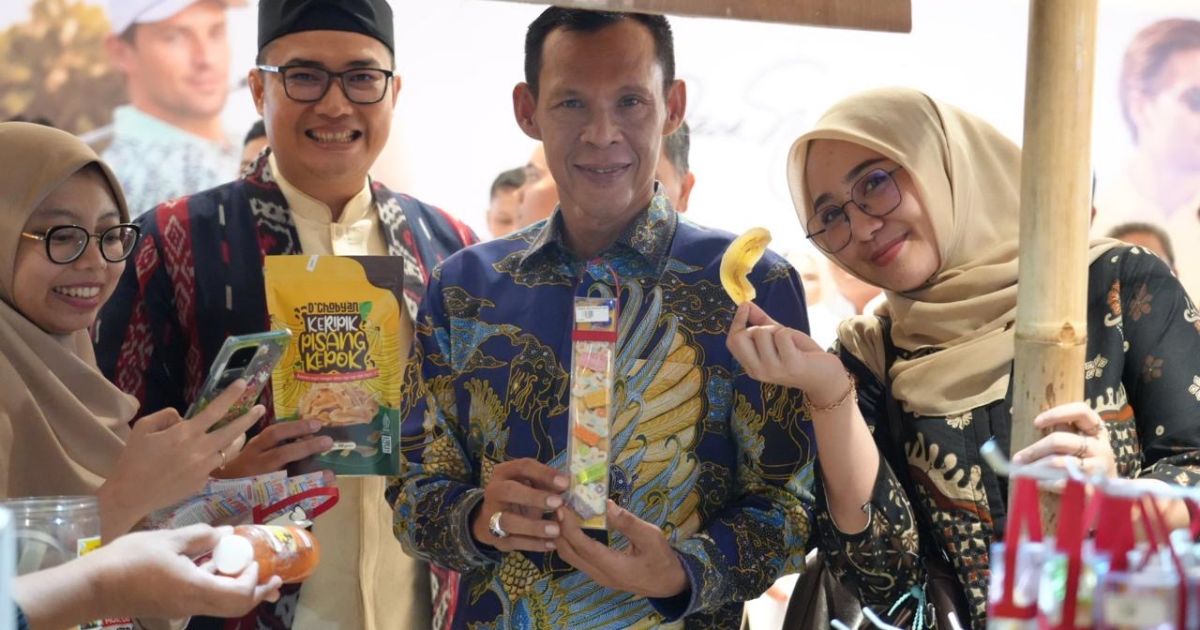 Pemkab Bogor menggelar Gebyar UMKM HJB ke-544 di Cibinong City Mall. Sebanyak 43 UMKM tampil mempromosikan produk unggulan dengan dukungan pembinaan, sertifikasi halal, dan akses pembiayaan.