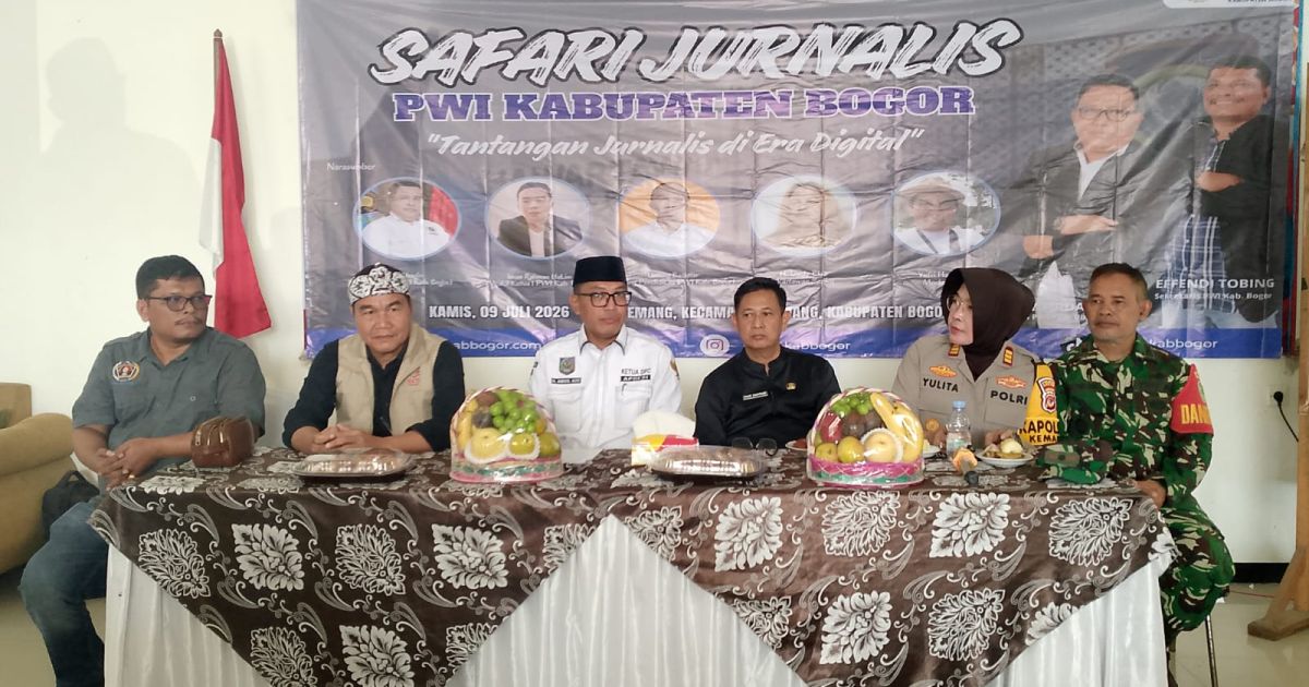 Persatuan Wartawan Indonesia (PWI) Kabupaten Bogor menggelar Safari Jurnalis ke-V di Desa Kemang dengan tema Tantangan Jurnalis di Era Digital. Kamis 09/07. (Foto/Weweng)