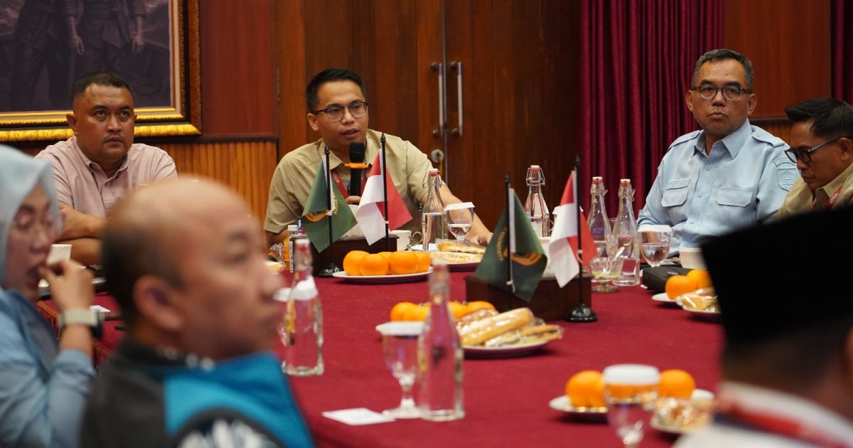 Bupati Bogor Rudy Susmanto menerima audiensi KONI Kabupaten Bogor untuk memperkuat sinergi pembinaan atlet dan persiapan menghadapi Porprov Jawa Barat 2026 guna meningkatkan prestasi olahraga daerah.