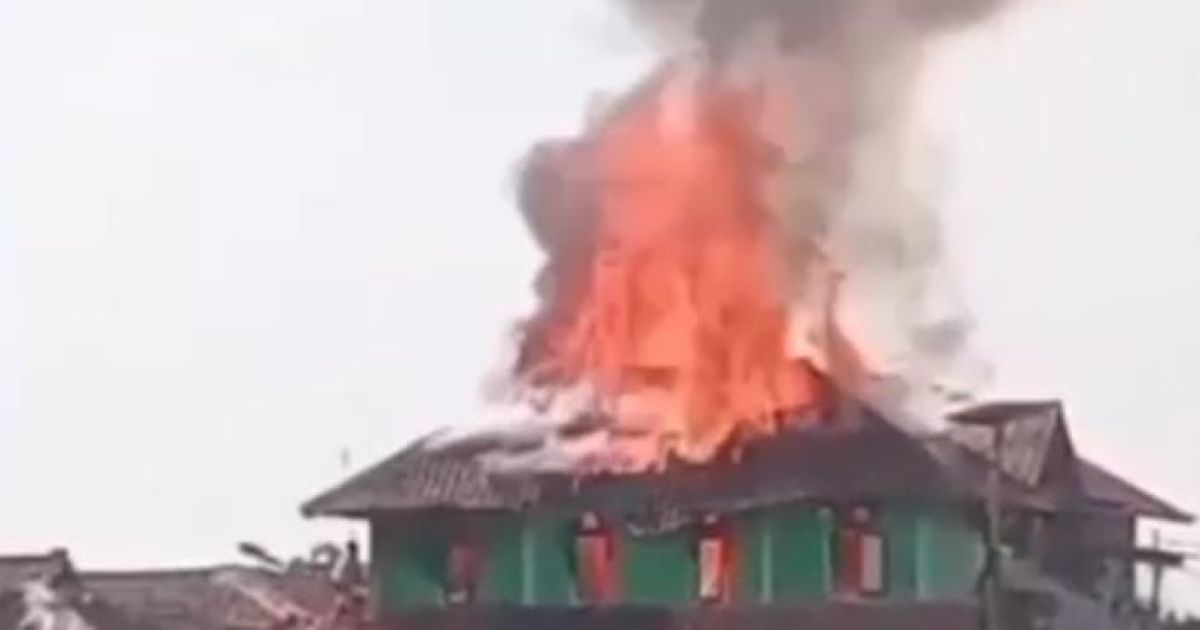 Kebakaran Hebat Melanda Ponpes Riyadhul Hidayah Al-Kholiliyah, 120 Santri Terdampak