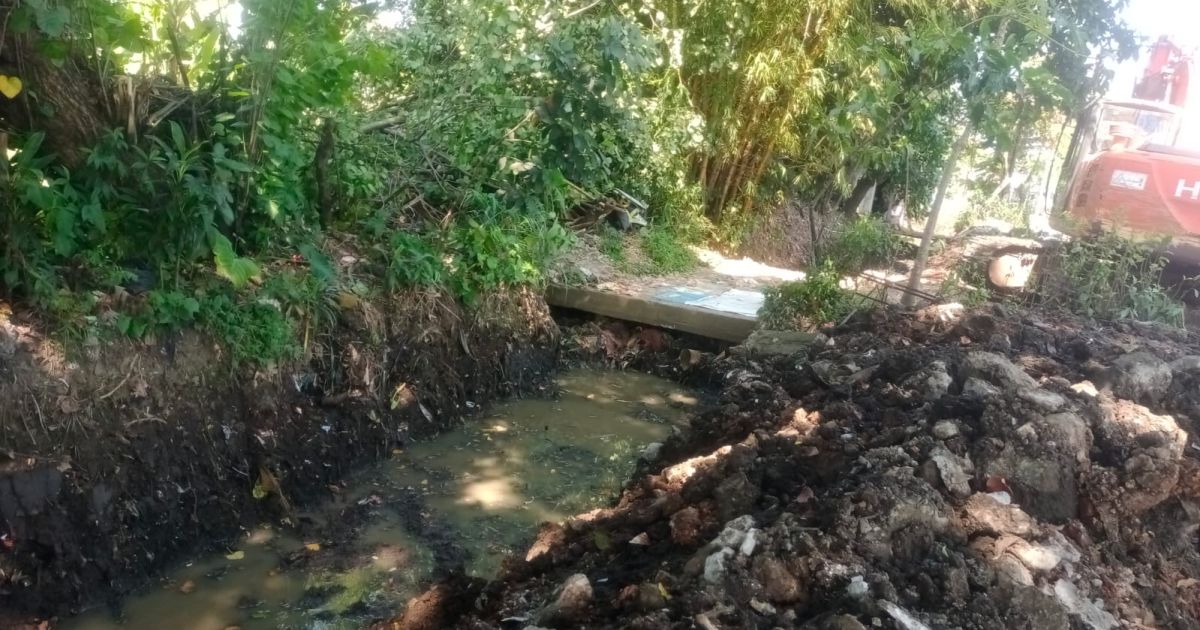 Pemkab Bogor melanjutkan normalisasi Kali Angke I di Kecamatan Kemang dengan menertibkan bangunan liar, membersihkan sempadan sungai, dan mengeruk sedimentasi guna mengurangi risiko banjir.