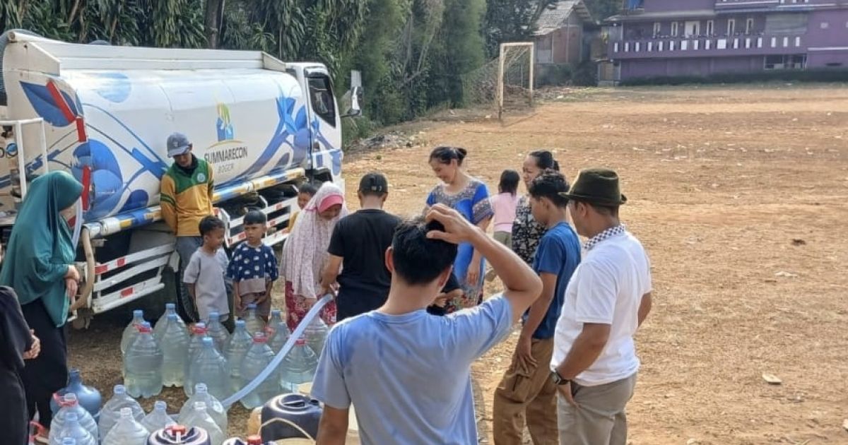 Kekeringan Melanda Sukaraja, Sogir Gandeng Summarecon Salurkan Air Bersih ke Warga