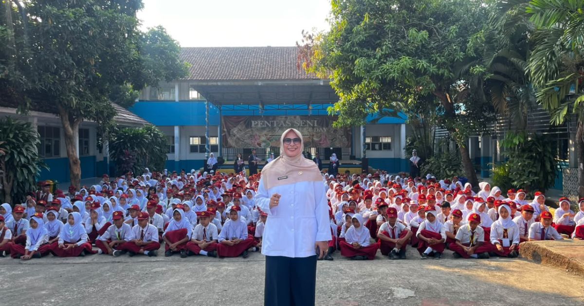 SMPN 1 Jonggol menggelar MPLS Ramah Tahun Ajaran 2026/2027 dengan melibatkan orang tua siswa. Program ini menanamkan budaya 5S, memperkuat karakter, dan menciptakan lingkungan sekolah yang aman, nyaman, serta bebas perundungan.